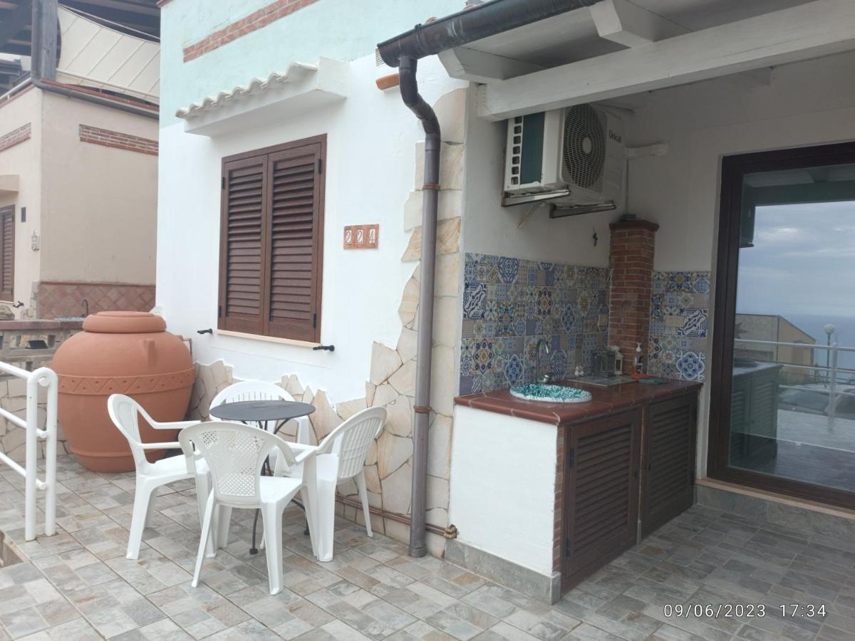 Ferienwohnung Tra Cielo E Mare Capo dʼOrlando Exterior foto